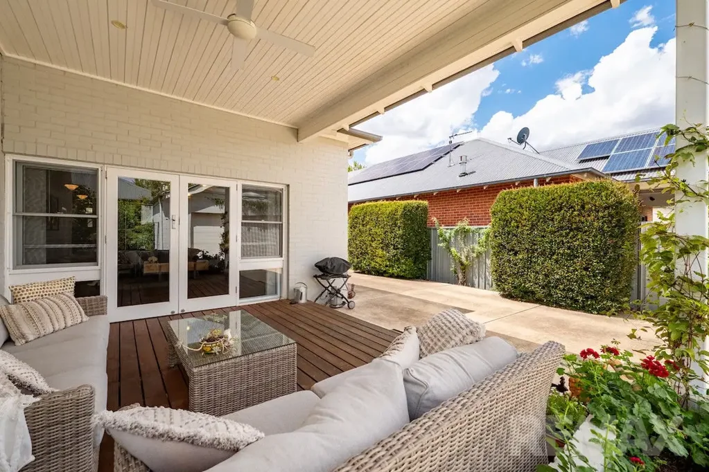 Wagga Wagga 4Kwarto Elegant in Design - Immaculate in Presentation