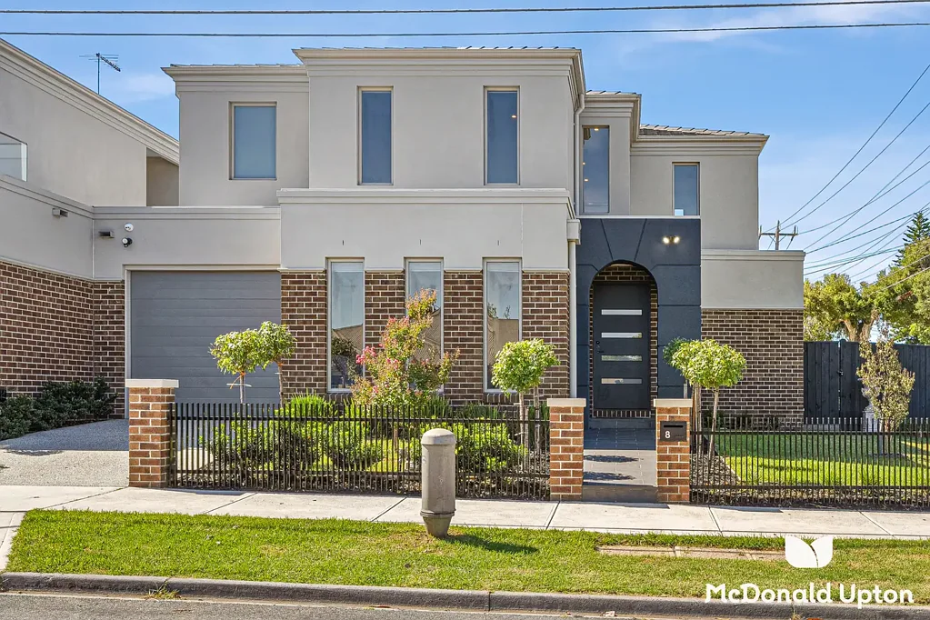 Niddrie 4 Bedroom Family Luxury on Essendon’s Fringe