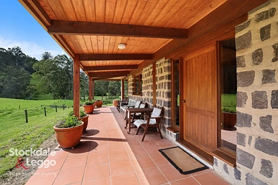 Allambee South 2 Slaapkamer RURAL LIFESTYLE WITH SWEEPING VIEWS ON 43.51 ACRES