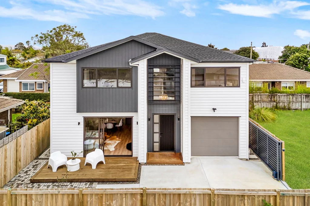 Avondale 5房 核心地段全新现代住宅！阳光露台+内进式双车库+空调，近高速/商圈！ Brand New 5 Bedroom Home with Modern Living