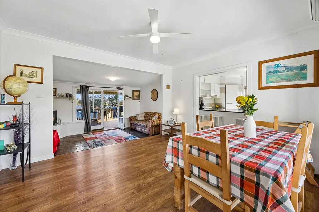 Morphett Vale 3Habitaciones Family Home on 820m2 Allotment with Development Potential (STCC)