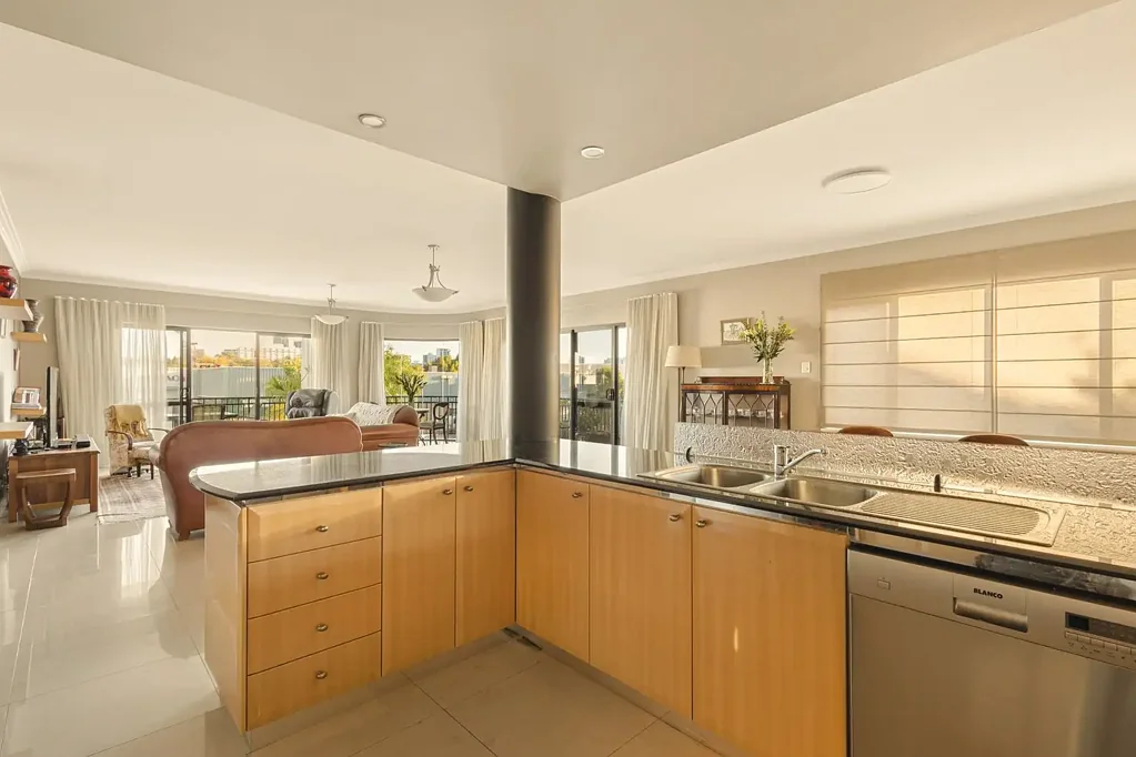 East Perth 3房  Apartment living amplified!