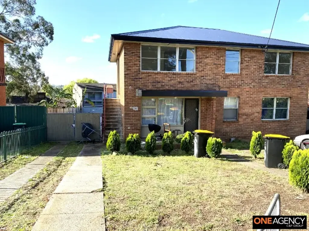 Modern Three bedroom Unit!