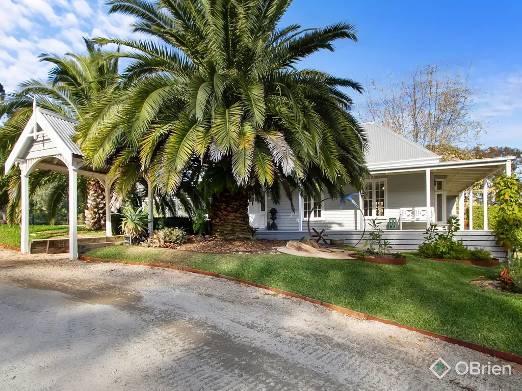 Metung 4房  Timeless Metung Estate with Pool, Jetty Berth & Period Charm