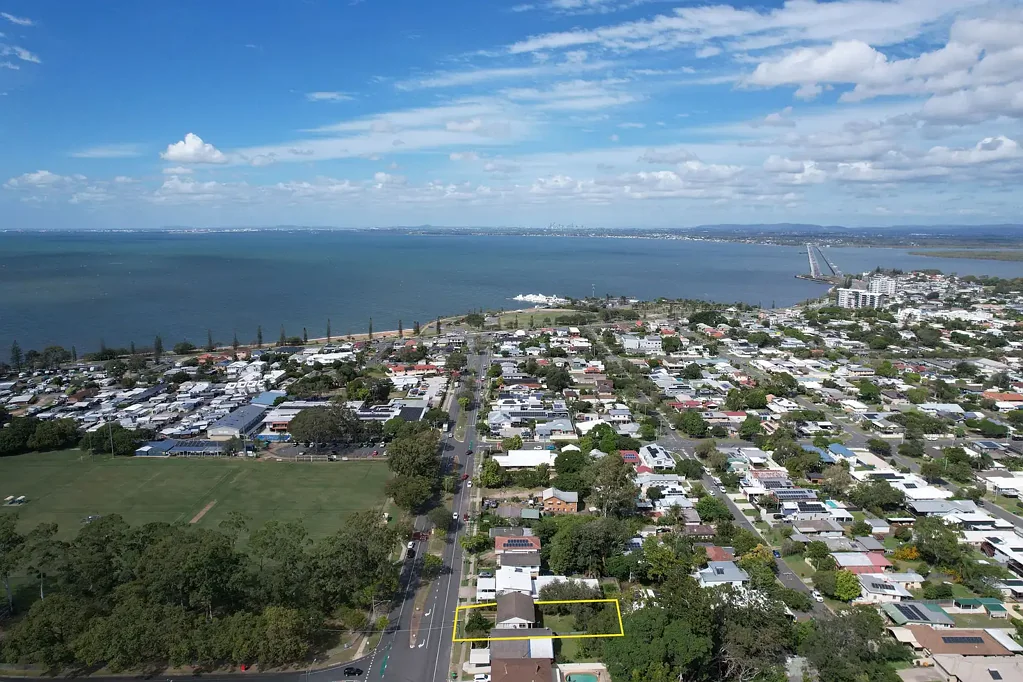 Clontarf 3房 滨水区近800米 Dalton Park对面 喜迎小学 623平土地 宽敞后院 自然光线充沛 多功能地下室 Practical Family Living, Just 800m to the Waterfront
