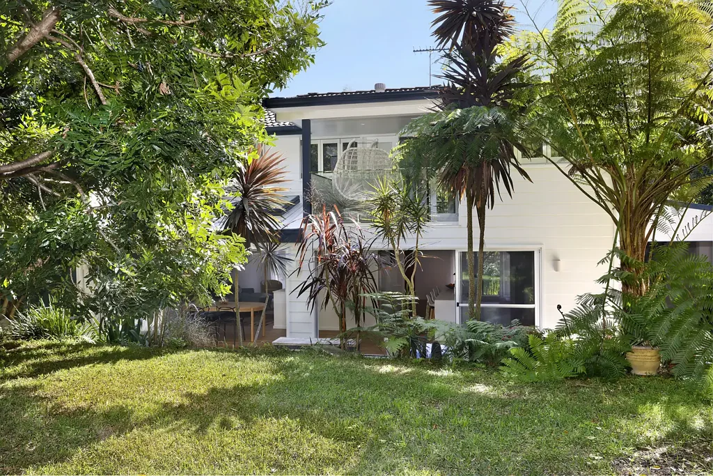 SEASIDE RETREAT  TO APPLY ONLINE FOR A RENTAL FOLLOW THIS LINK t-app.com.au/rwb