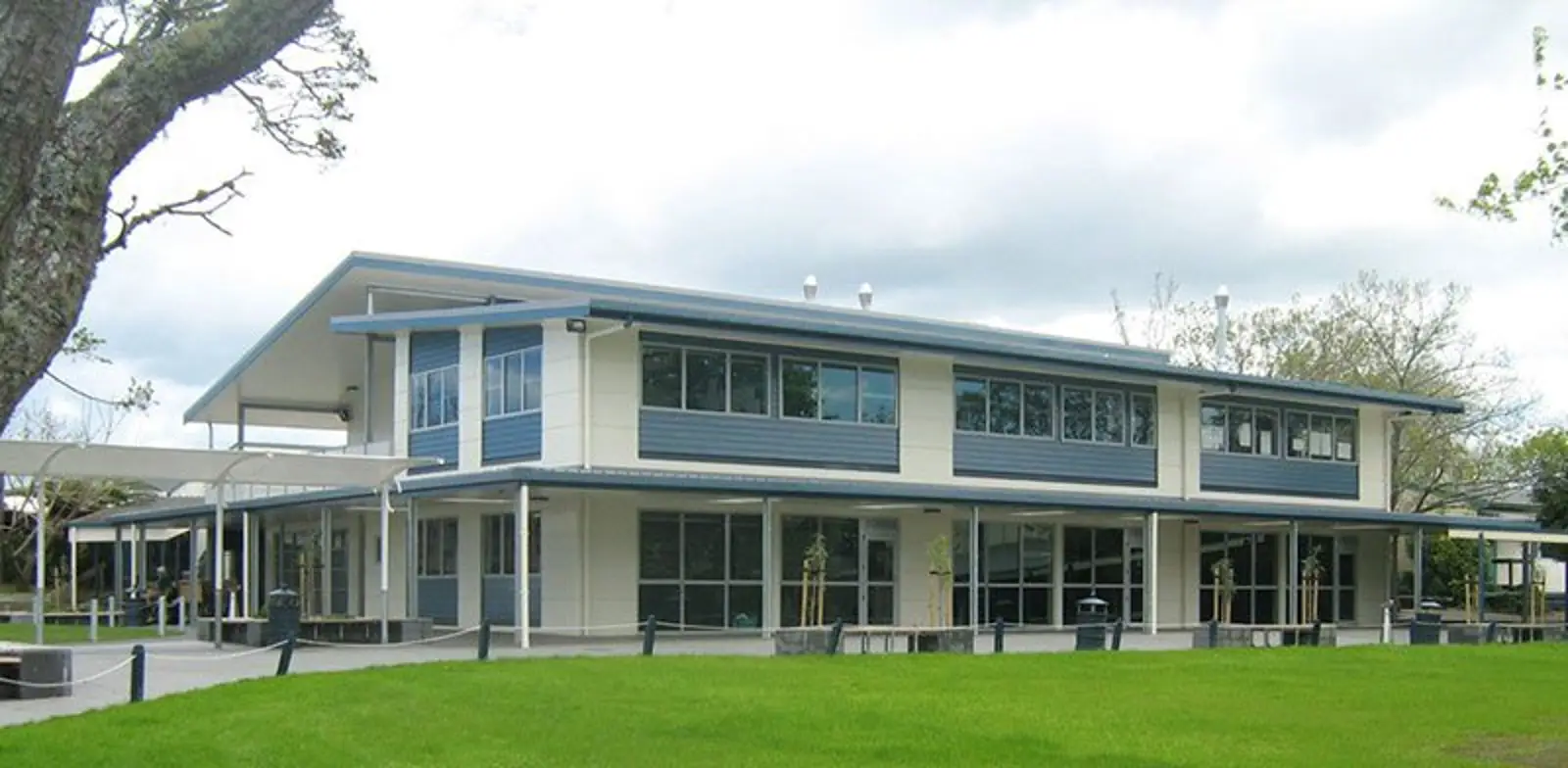 海外学生接受新冠检测！新西兰这所学校紧急隔离了一批学生……