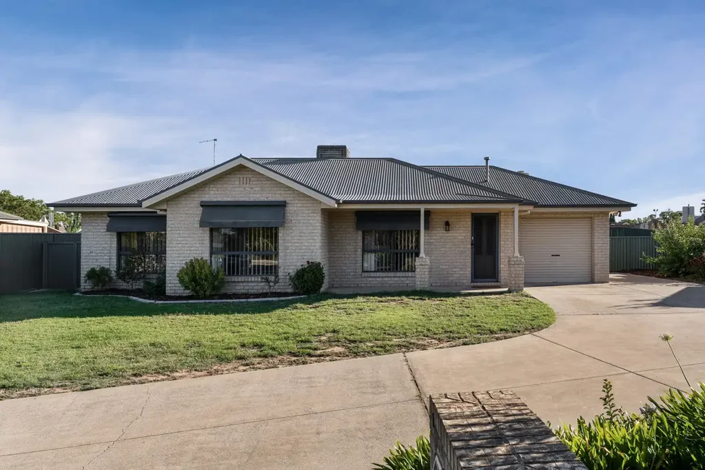 1/8 Hall Court, Howlong, NSW 2643
