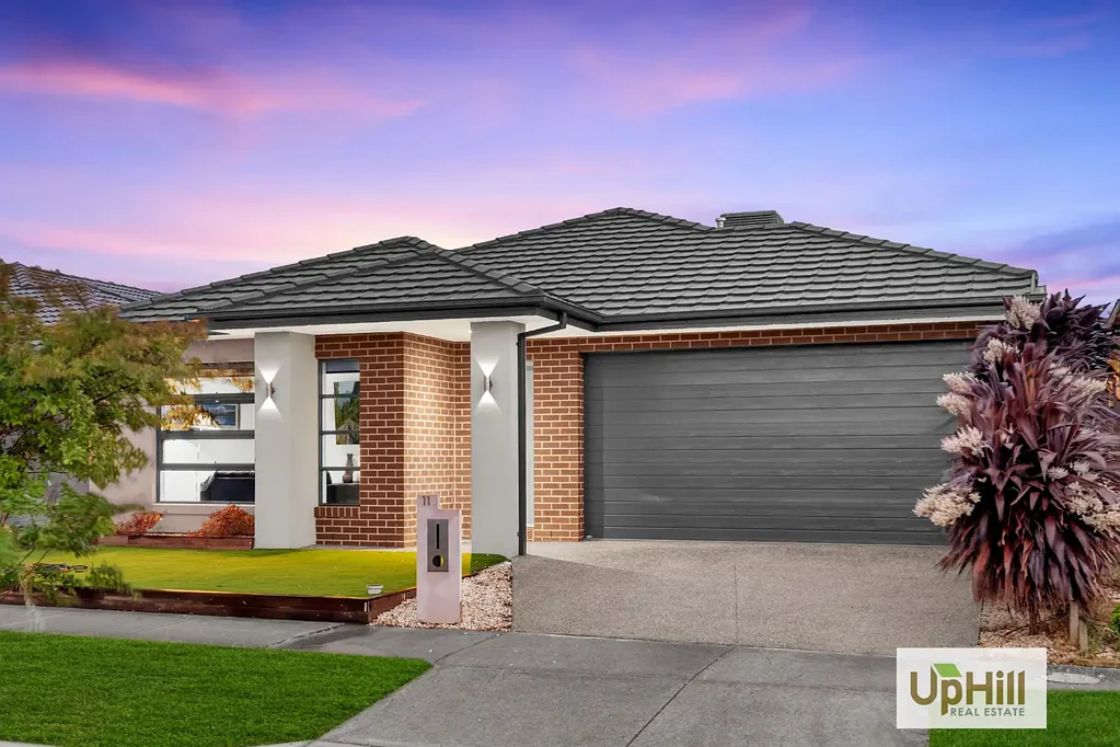 11 Langshan Road, Clyde North, VIC 3978