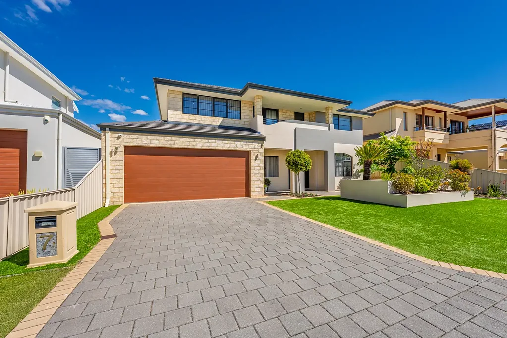 Secret Harbour 4Zimmer Spacious Family Living in a Sought-After Coastal Location