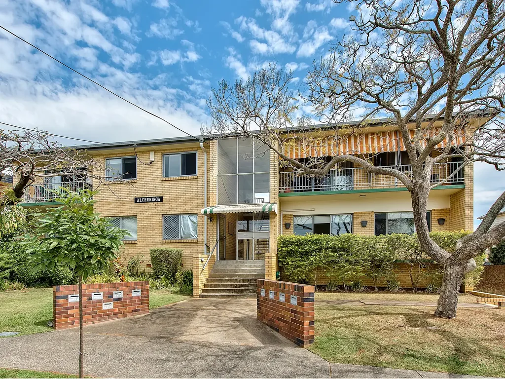 Renovated, spacious and a great Coorparoo location