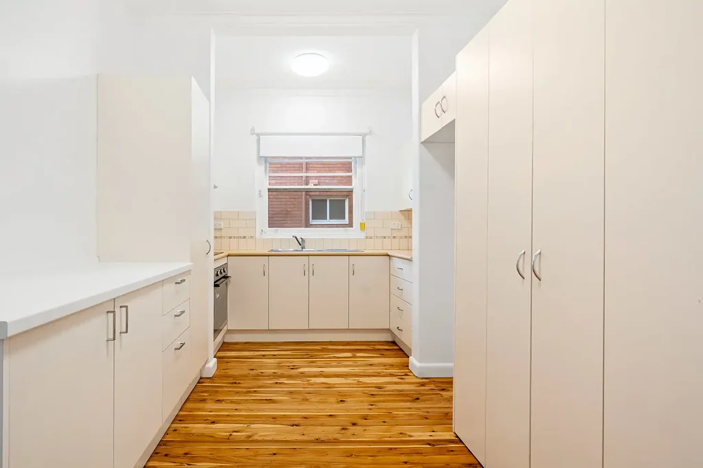 Oversized three bedroom unit in heart of Cronulla