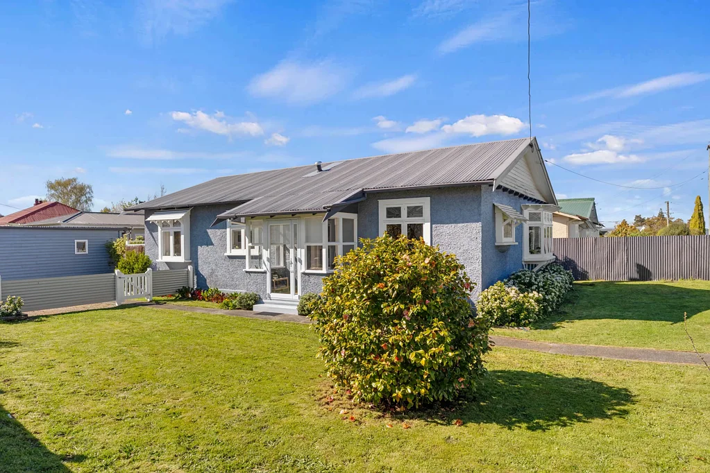 Masterton 3Kwarto Character, Sunshine & a Prime West Side Spot.