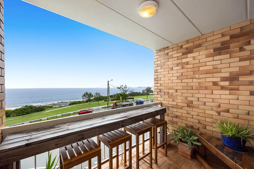 Beachside Living Opposite Alexandra Headland Beach