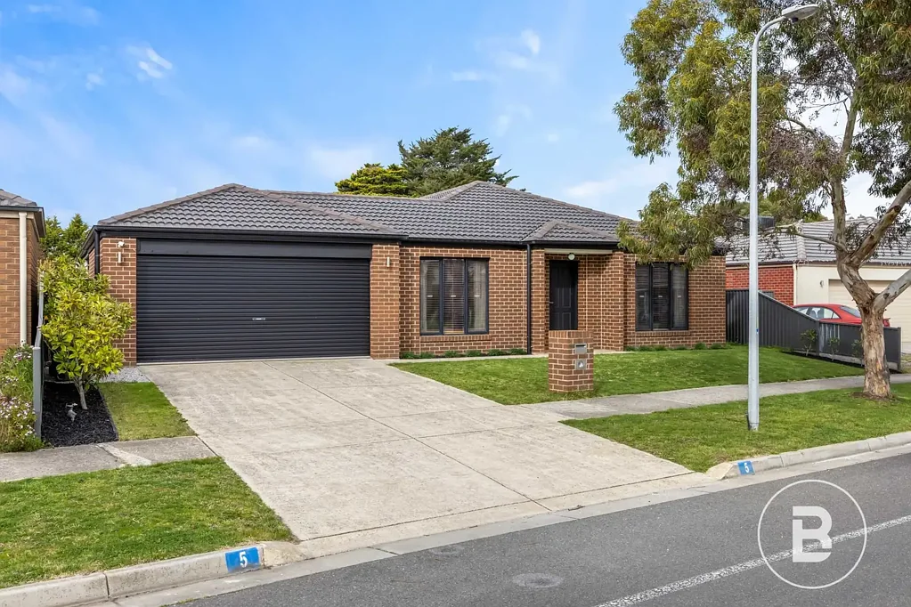 Delacombe 4غرفة نوم FOUR BEDROOM FAMILY HOME ON GRAND ALLOTMENT OF 757M2 (approx.) IN SOUGHT AFTER SUBURB OF DELACOMBE