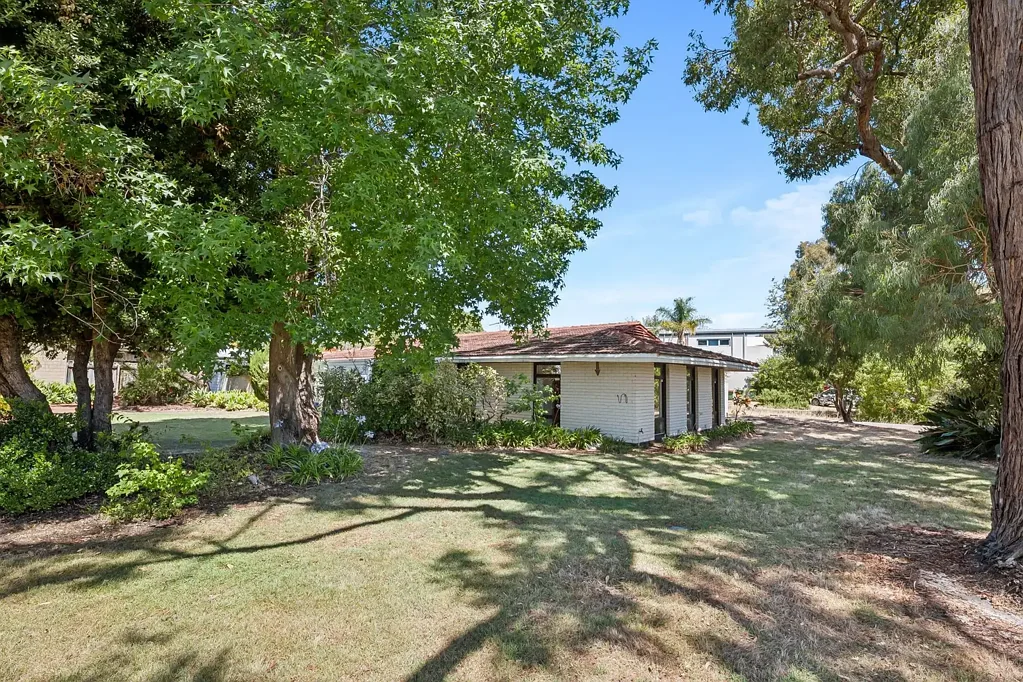 Character Family Home - 3 Bedrooms x 1 Bathroom