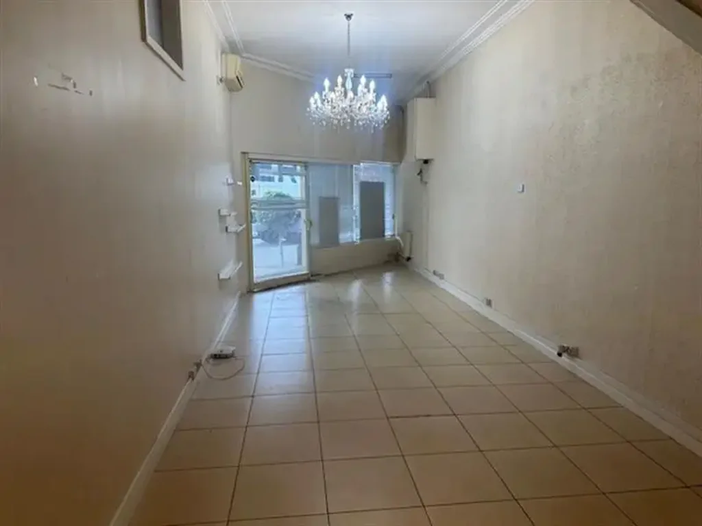 TWO LEVEL BEXLEY HOME WITH REAR LANE ACCESS