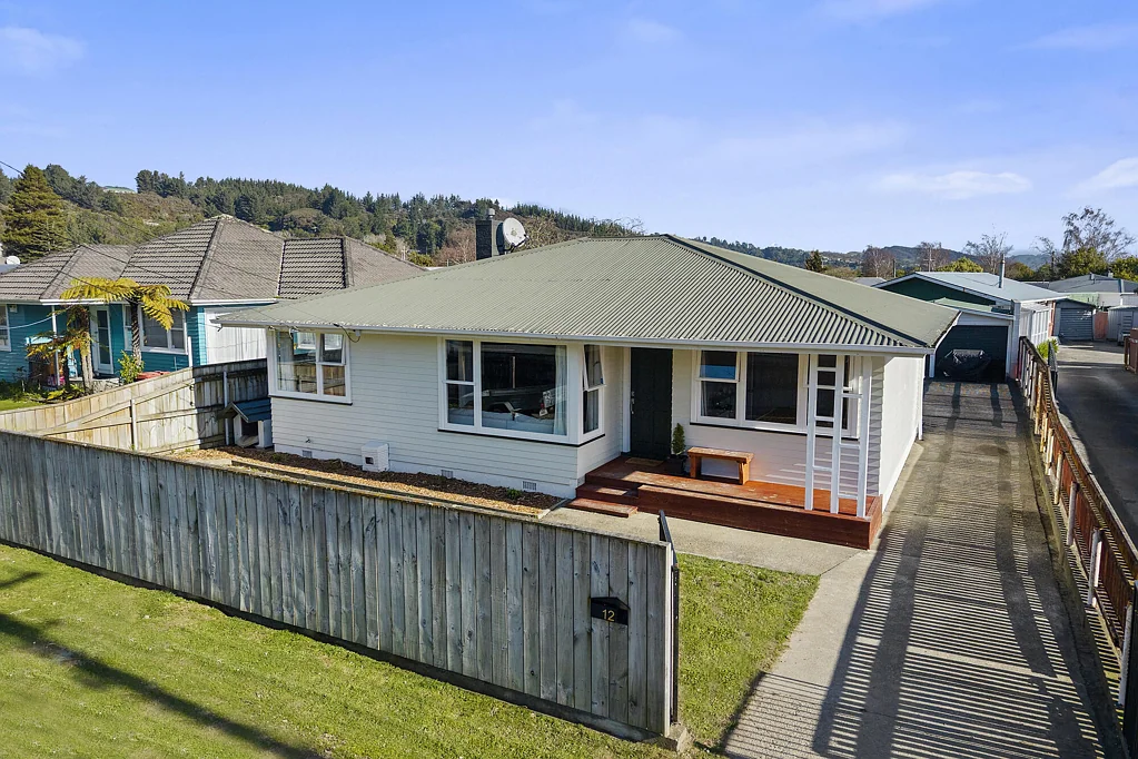 Maoribank 3房  Charming Family Home with Modern Upgrades