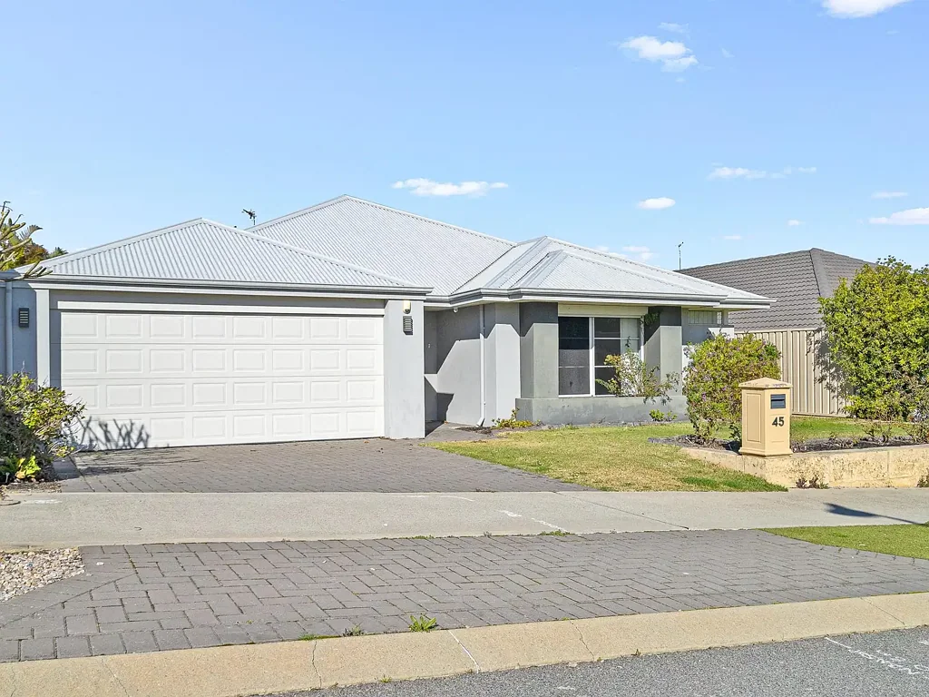 Meadow Springs 4房  Family living with space to grow.