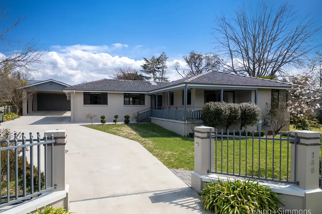 Armidale 4Zimmer Exceptional Armidale Property Offering Private Master Suite and Expansive Entertaining Area