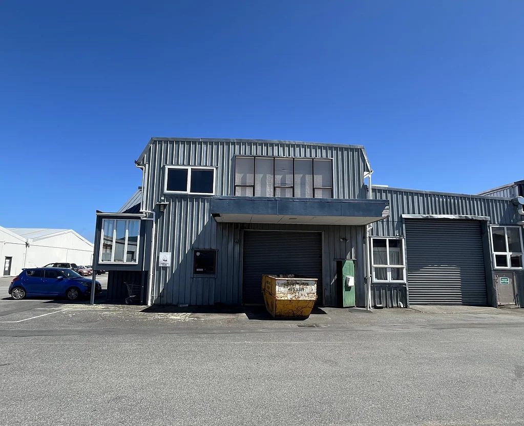 Paraparaumu Vacant - versatile warehouse in Kapiti