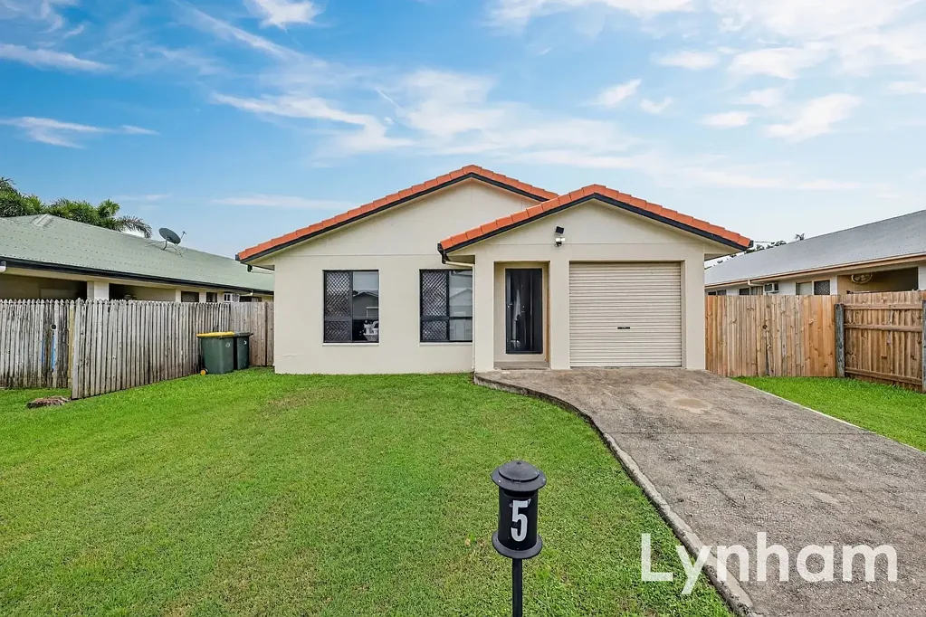 Freshly Updated Home in Quiet Court – Spacious Yard & Modern Bathroom