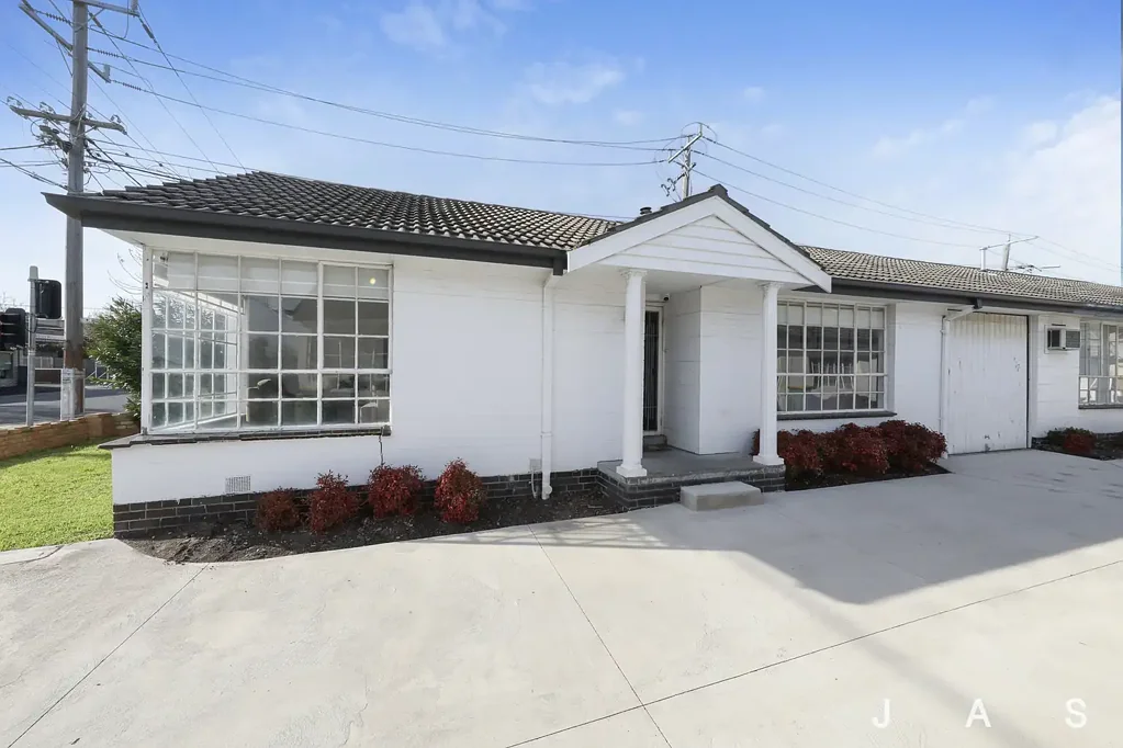 Charming Inner-West, Modern Living with Comfort, Convenience and Character