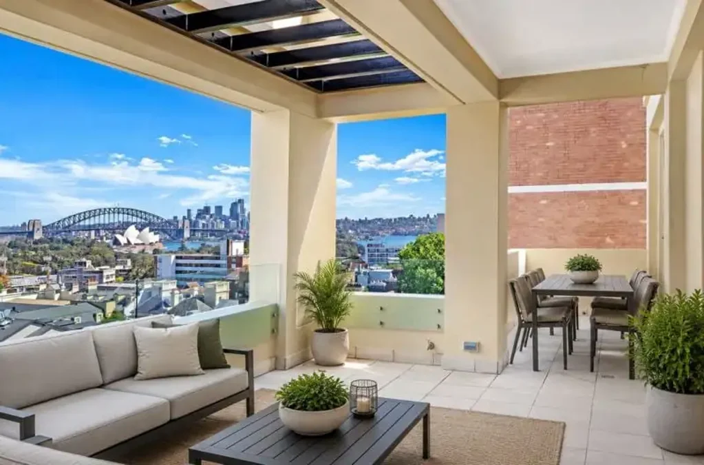 Beautiful Two Bedroom Apartment in the Heart of Potts Point