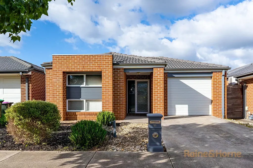 STYLISH & SPACIOUS FAMILY LIVING IN A PRIME MERNDA LOCATION
