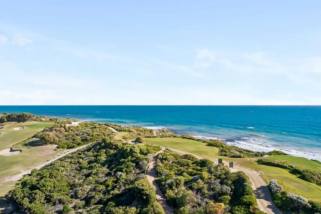 Dawesville 3房  Live Above the Fairways, Beside the Sea