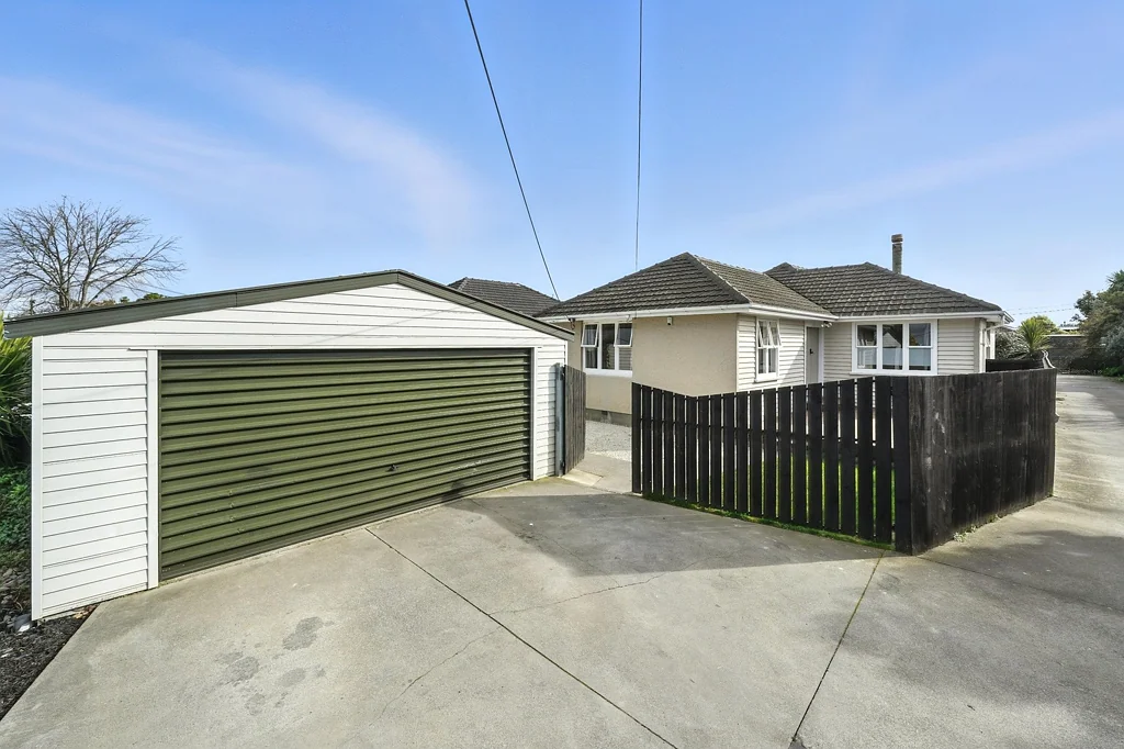 Five Bedroom Home On Maryhill Avenue!