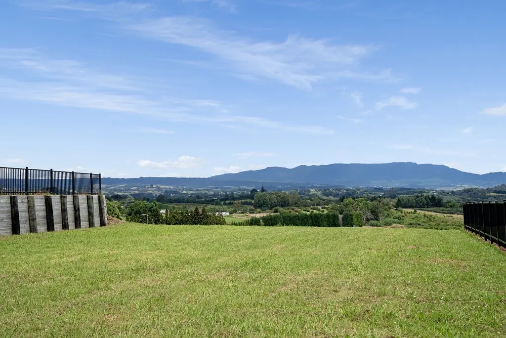 Omokoroa  Breathtaking views, prime location