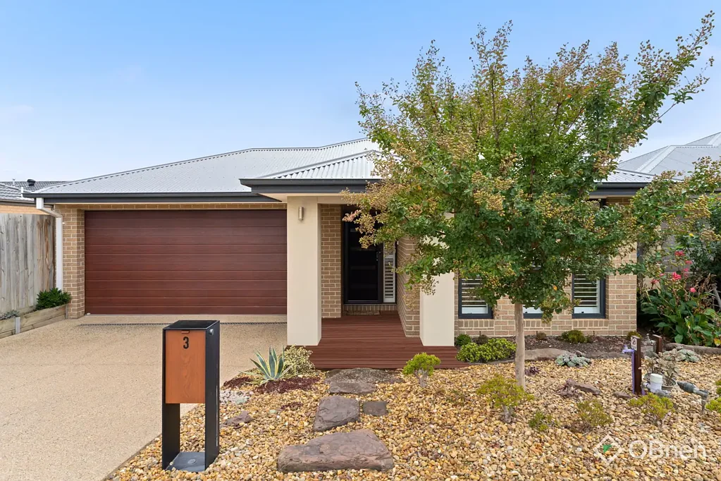 Spacious Family Home for Lease – Prime Tulliallan Estate, Cranbourne North