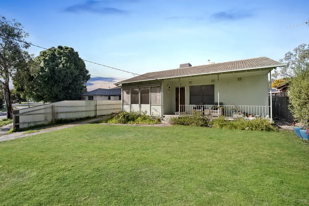 Frankston North 3 Slaapkamer A 586 Square Metre Landholding with Renovation and Rebuild Potential