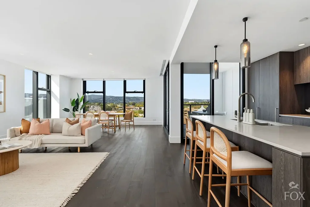 Kent Town 2ห้องนอน A Corner Residence Defined by Light, Outlook and Scale