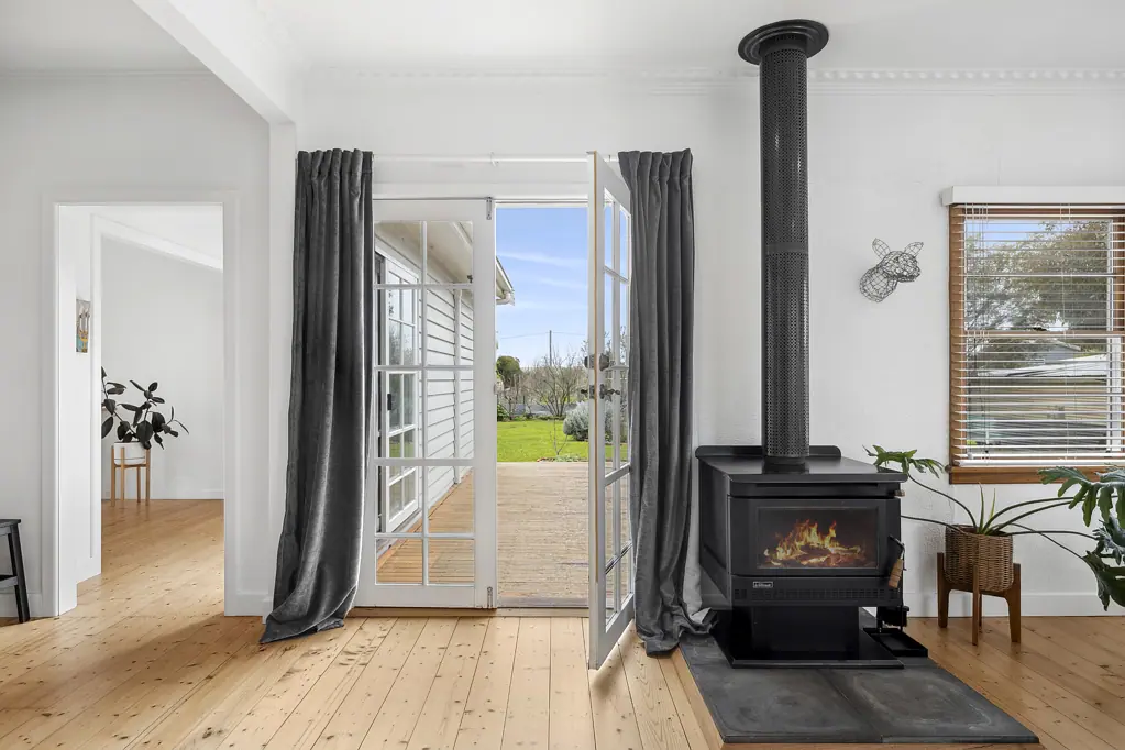 17 Leslie Street, Clunes, VIC 3370