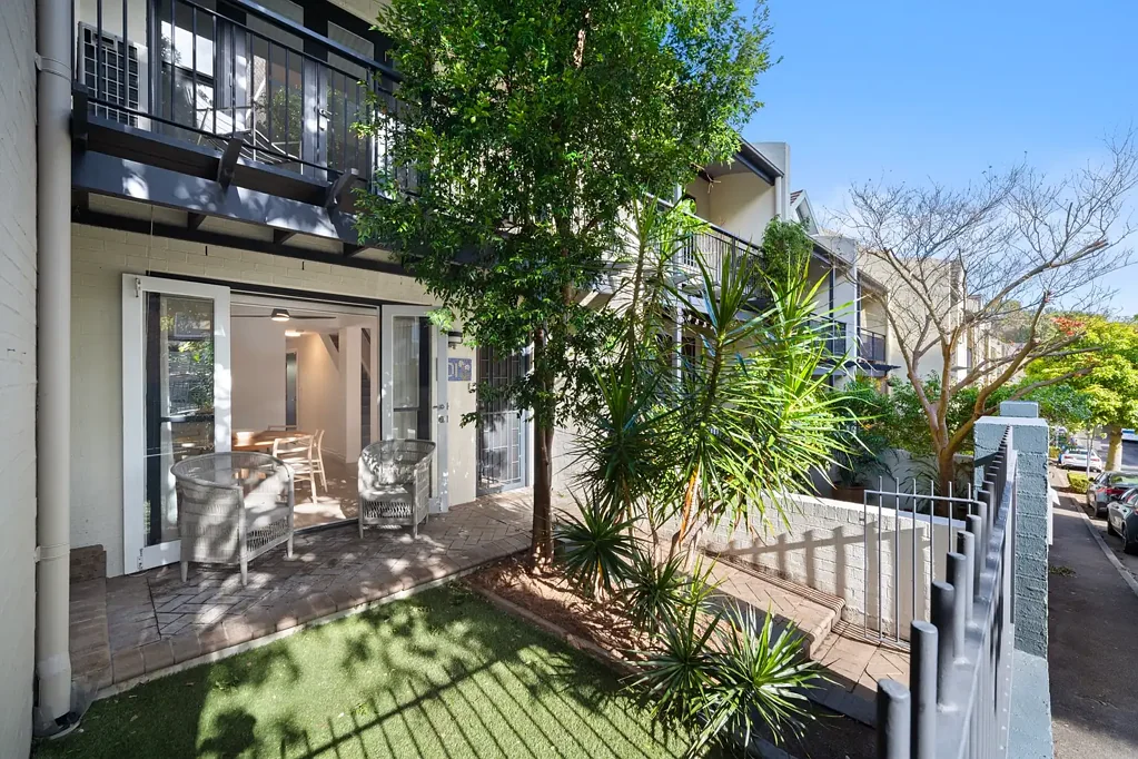 Glebe 3 Bedroom Family friendly tri-level home in renowned resort style complex