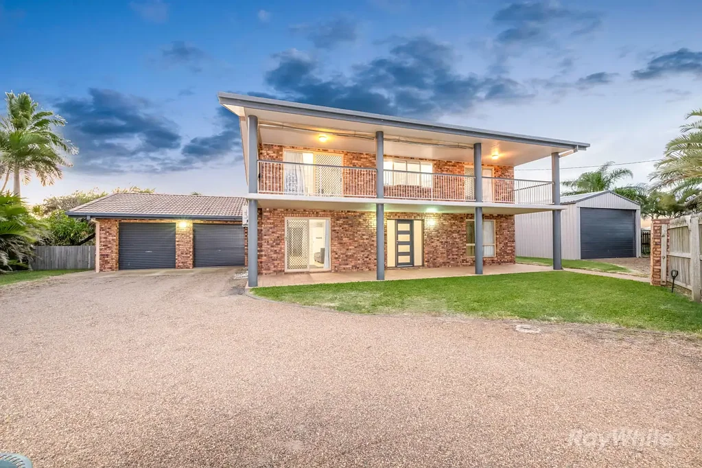 Innes Park 3कमरा RARE COASTAL GEM - LARGE FAMILY HOME WITH HUGE H/C SHED!