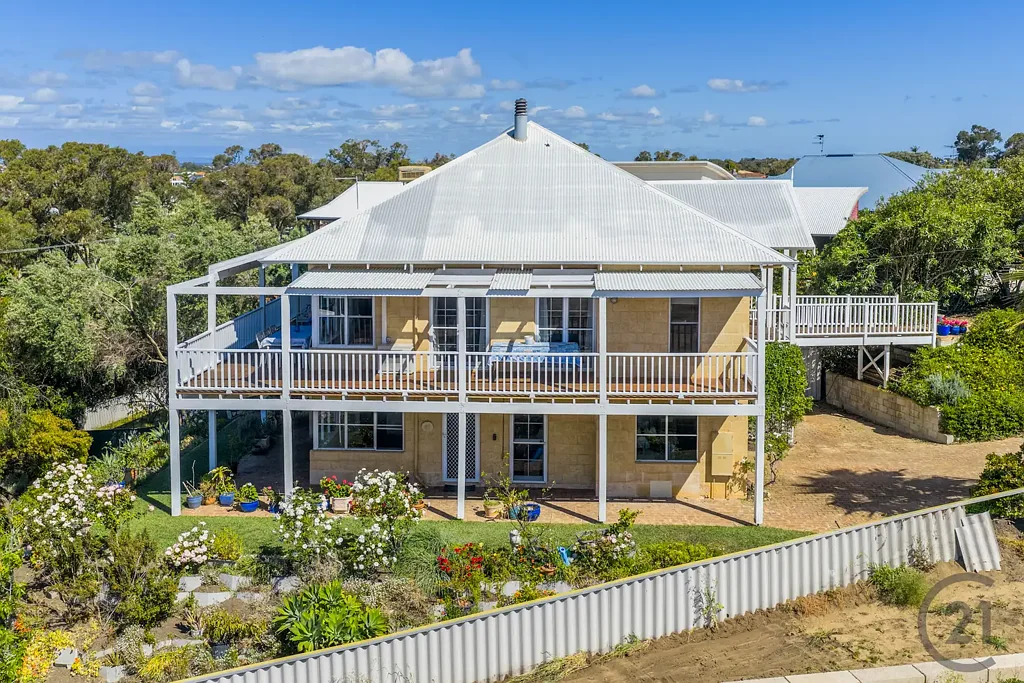 11 Muir Place, Halls Head, WA 6210