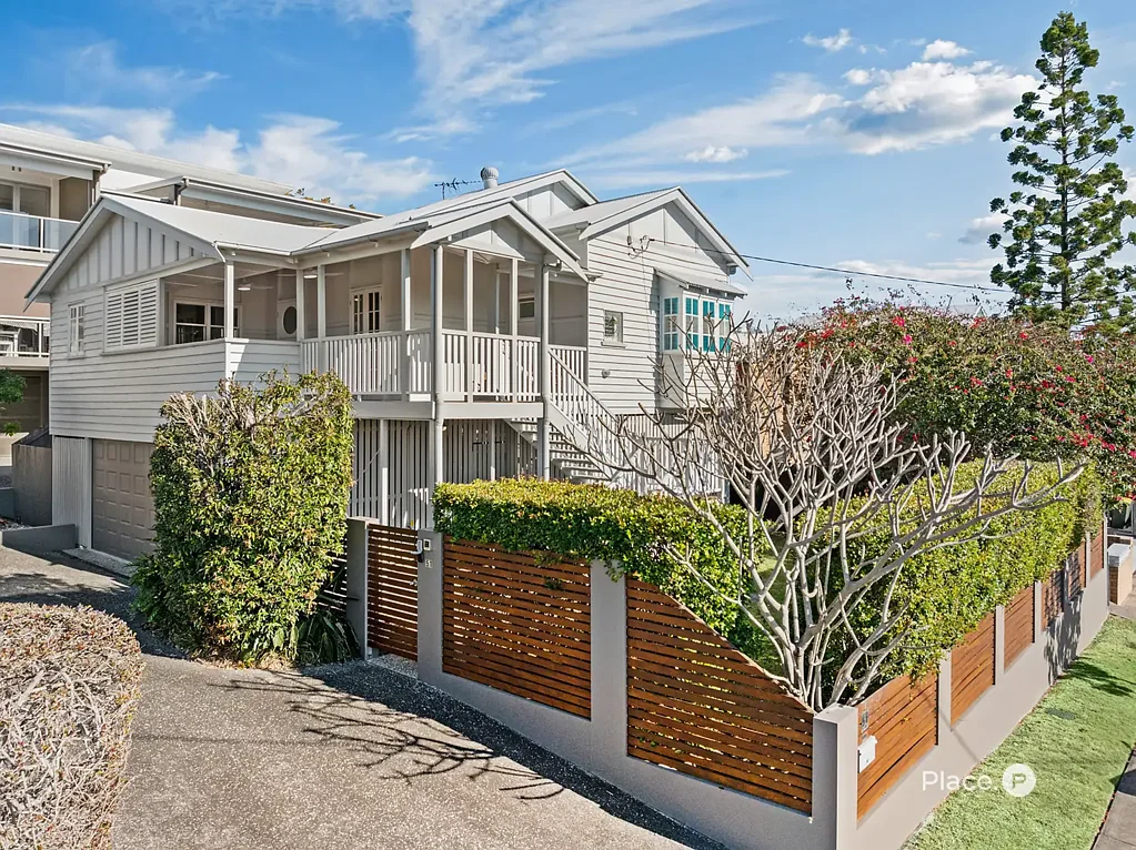Greenslopes 3कमरा Panoramic City Views, Queenslander Charm & Unrivalled Convenience