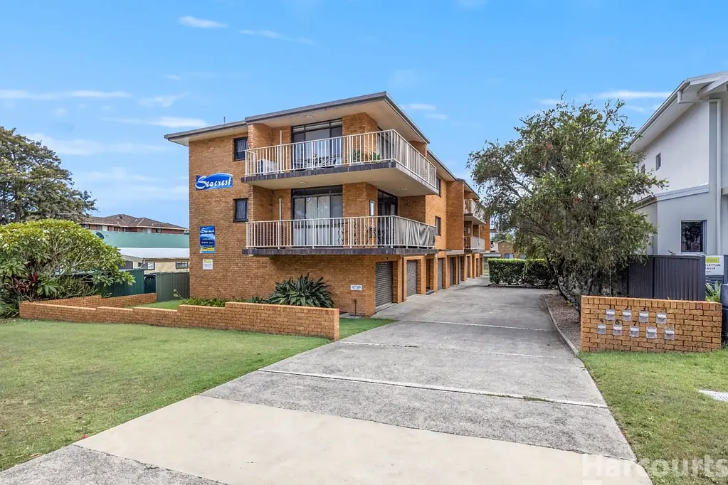 South West Rocks 2房  Walk to Everything from Seacrest – Fully Furnished Two Bedroom Coastal Apartment with Balcony, Garage & Holiday Bookings in Place
