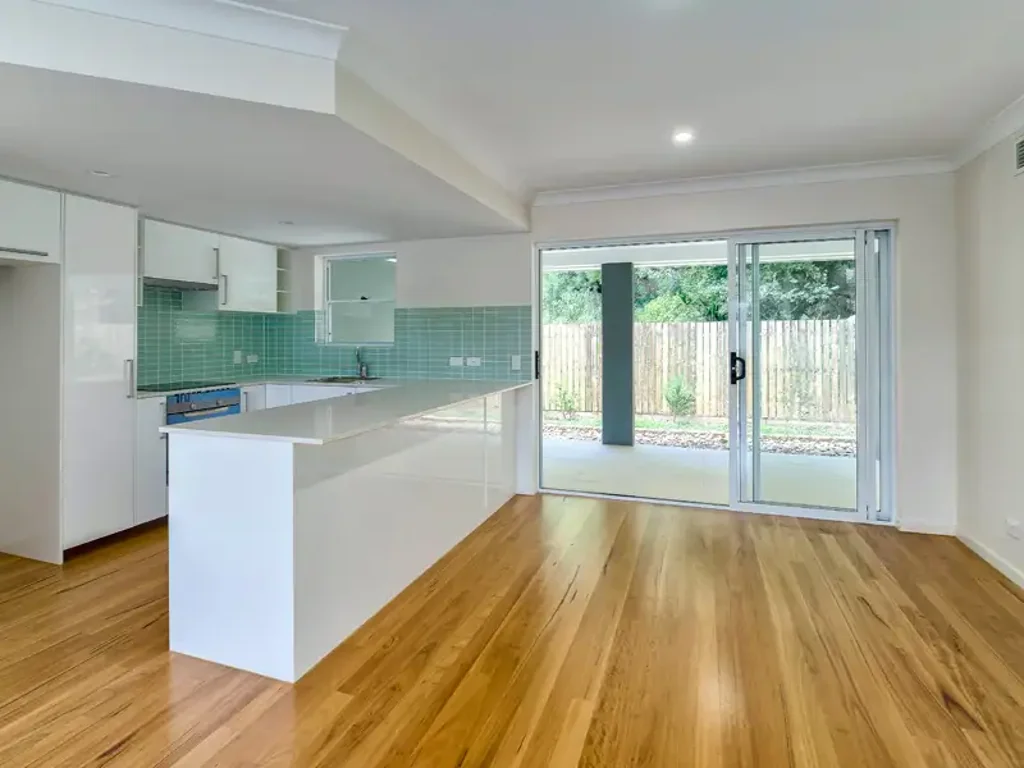 CONTEMPORARY 3 BEDROOM APARTMENT
