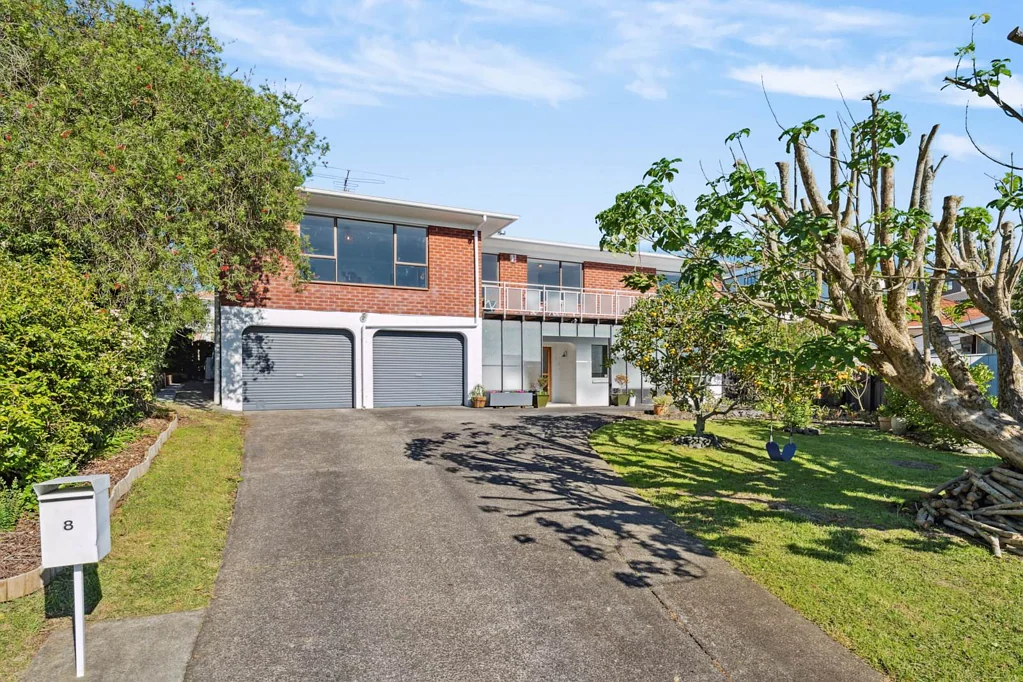 8 Ian Place, Glendene, Waitakere City, Auckland