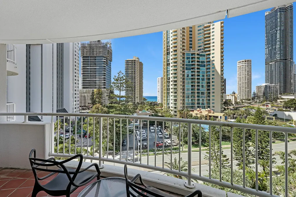 Surfers Paradise 2房  Rare 7th Floor Dual Key Unit – Budds Beach Investment Opportunity