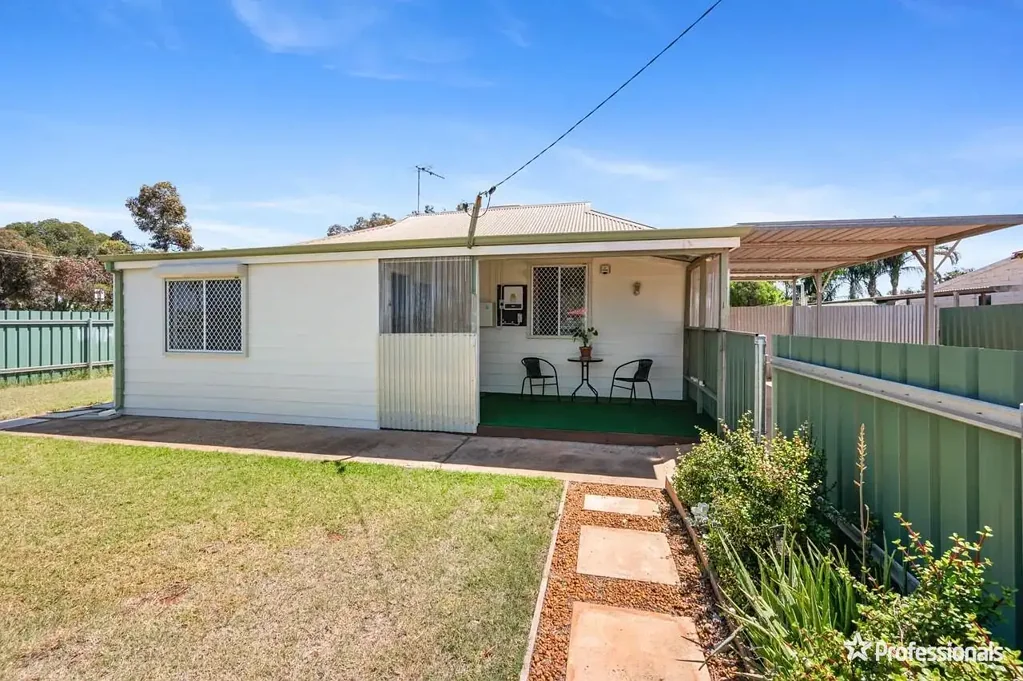 Charming 3-Bed, 1-Bath Home in South Kalgoorlie