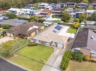 Salamander Bay 6Moenga Spacious Family Home with Separate Living Zones & Income Potential