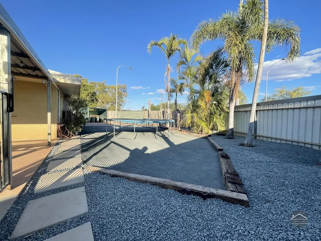 4x1 Family Home, With A Pool!