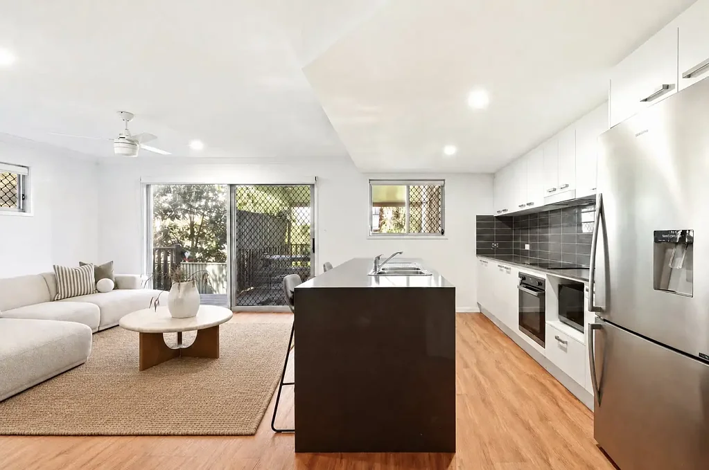 Arana Hills 4房 私密高架丛林景观 Private elevated bushland outlook