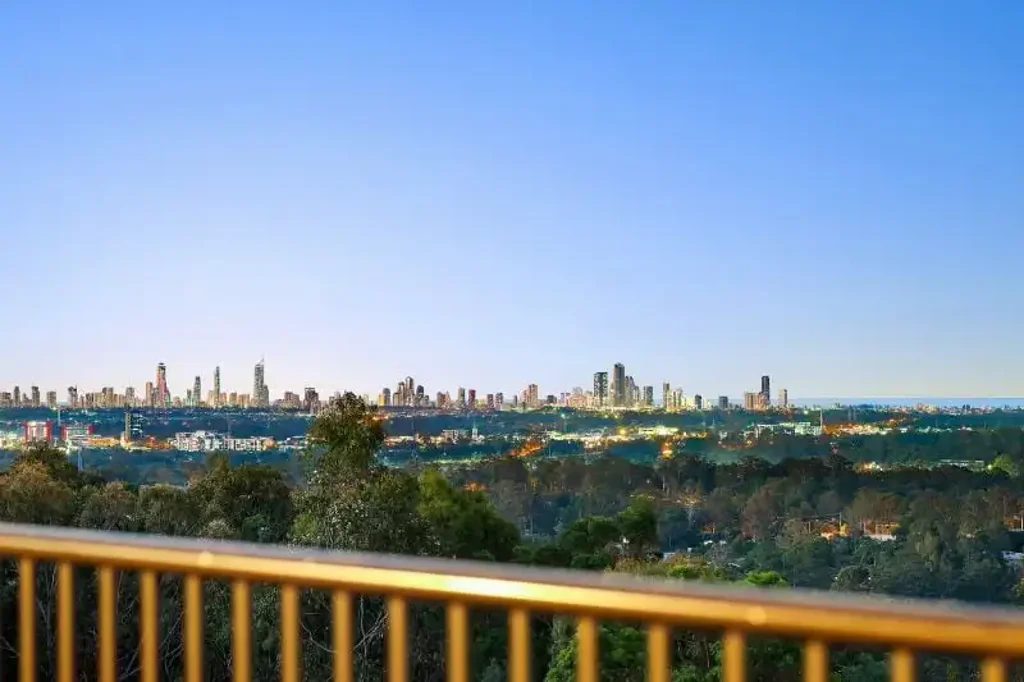 Mudgeeraba 4ห้องนอน 3.3 acre block with Breathtaking Views of Surfers Skyline and Valley