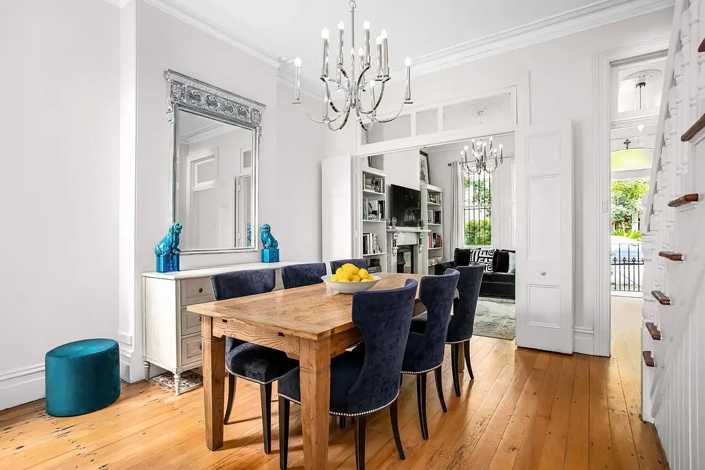 MODERN 3 BEDROOM TERRACE WITH 2 BATHROOMS & PARKING